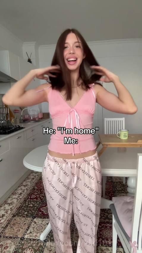 🍑Juicy ass of long-haired smiling girl 😈 Excl.. Starring kiki1011