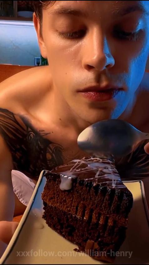 💦Semen cake! I cum onto the cake and then eat.. Starring william-henry