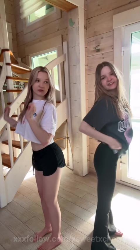 Twins in Seductive Swimsuits Starring xsweetxcherry